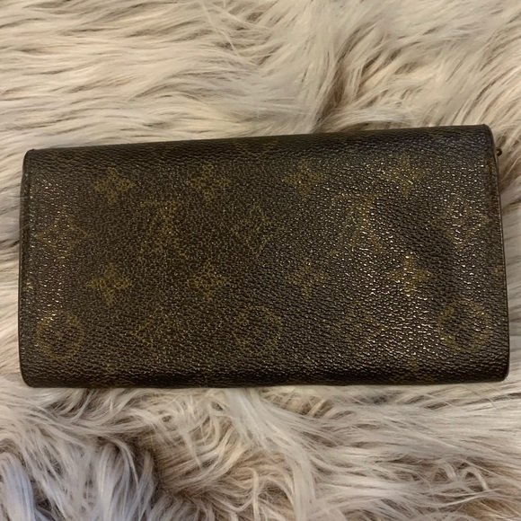LV Women’s Vintage Authentic Wallet - Picture 6 of 9